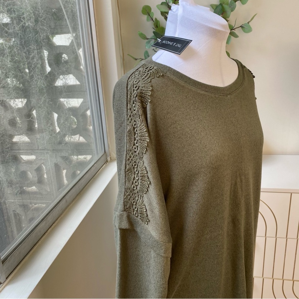 Tint & Shadow Lace Shoulder Button Dolman Knit Sweater Tunic Olive, Size M, NWT